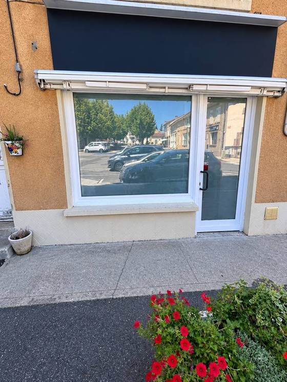 Vitrine prévue pour la future boutique Hauterives Connect